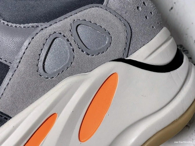 700 Boost FV9922 'Magnet' v2 Yeezy Adidas 0806